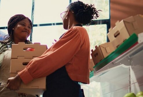 storekeeper-receiving-fresh-supplies-from-local-farm_482257-82910 storekeeper-receiving-fresh-supplies-from-local-farm_482257-82910